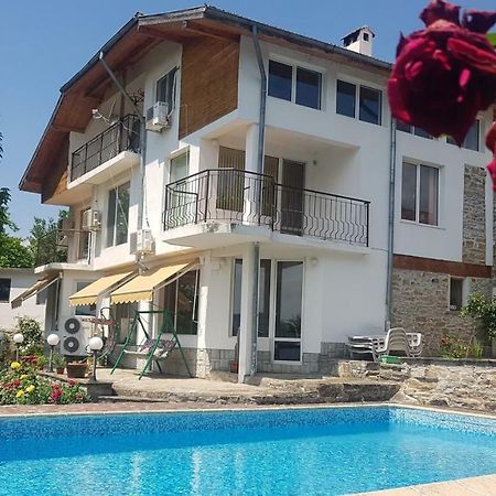 דריאנובו Rosarium Residence Guest House מראה חיצוני תמונה