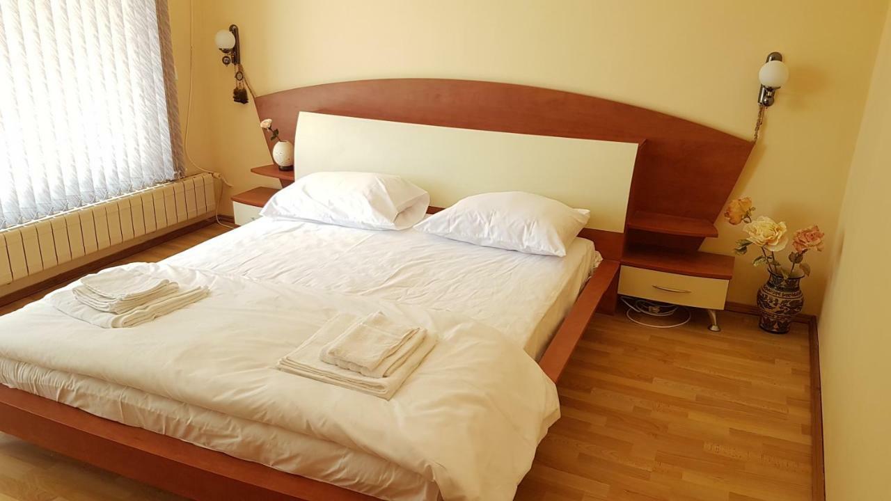 דריאנובו Rosarium Residence Guest House מראה חיצוני תמונה