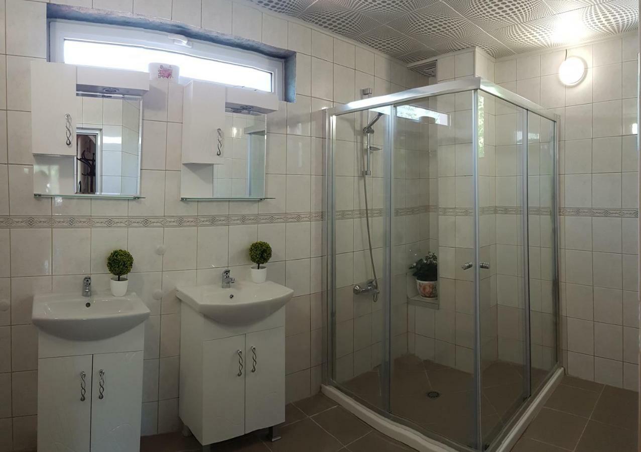 דריאנובו Rosarium Residence Guest House מראה חיצוני תמונה